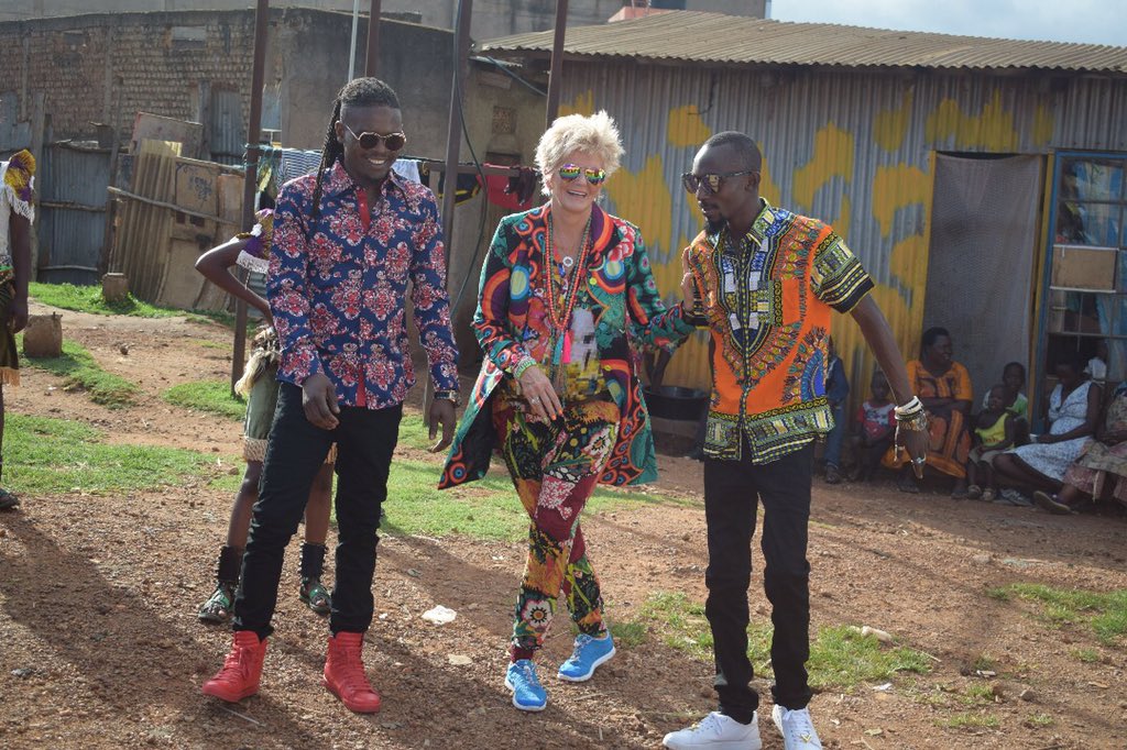 RadioandWeasel's tweet image. HAPPY Earth Strong 👸 @PJPowers1 ❤️❤️❤️❤️❤️👊👊👊 Much love Mama