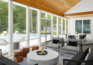 ArtsyHomeHunter's tweet photo. This lakeside home is designed for relaxation and indoor/outdoor living. #housegoals #homeinspo  https://t.co/shNMfwkyTw https://t.co/ulb4zL6tBc