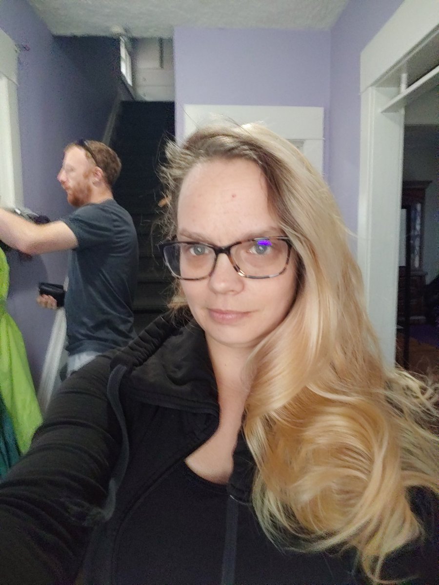 fieromommy's tweet photo. That moment ur hair looks good but died the second I stepped outside.
#thinhairproblems https://t.co/lZiLbGM20K