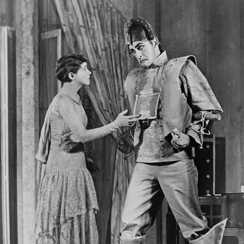 ゾルゲ市蔵 على تويتر 愚痴と悪口はできるだけ言いたくないものだ だが貧窮問答歌とか一握の砂とか見ればわかるように みんな結構愚痴悪口 大好き 誰かがうまくまとめた愚痴悪口を 憎悪を 怨嗟を 嫉妬を 飽くことなく反芻しては嘆息する チクリと御政道とか批判