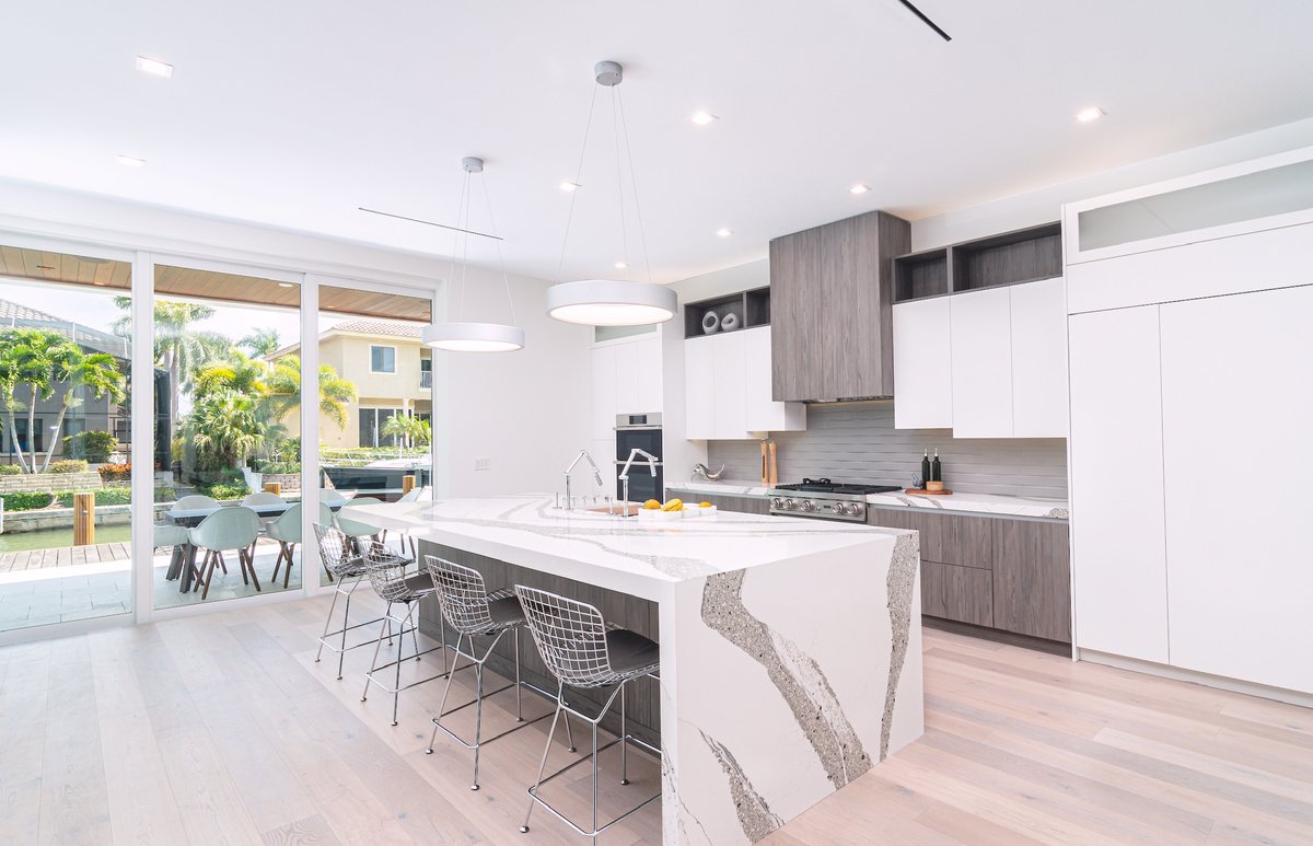 vision_staging's tweet photo. The #kitchen is a room for bonding. It not only ties the overall design of a home together, it ties loved ones together 💛 #VisionHome https://t.co/RvfZvmT6Fi
