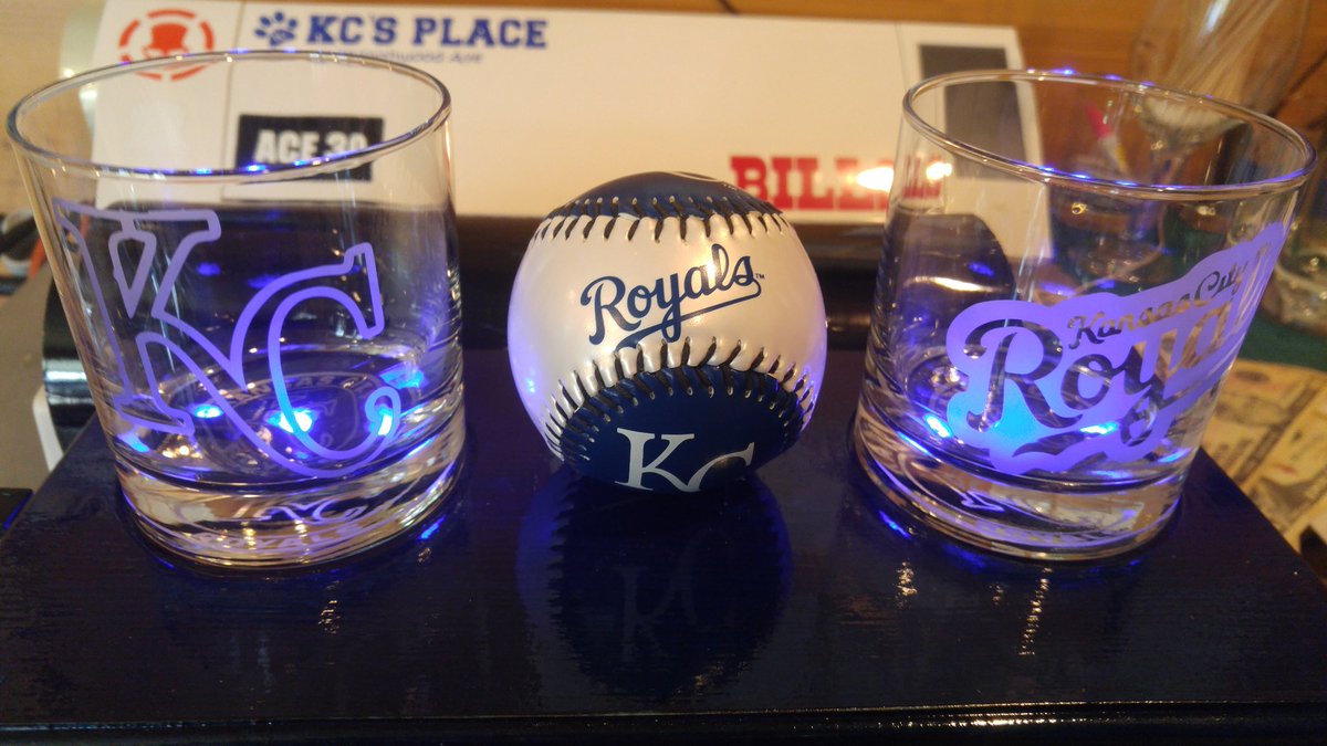 TazDrums's tweet photo. ALL MLB TEAMS AVAILABLE Triple etched baseball team set features a team baseball, two custom designed rocks glasses and LED base that you can $75 INCLUDING SHIPPING!!! Order yours today!!!  VENMO: wnycustomglass and message me your team and address. https://t.co/902Umny90p
