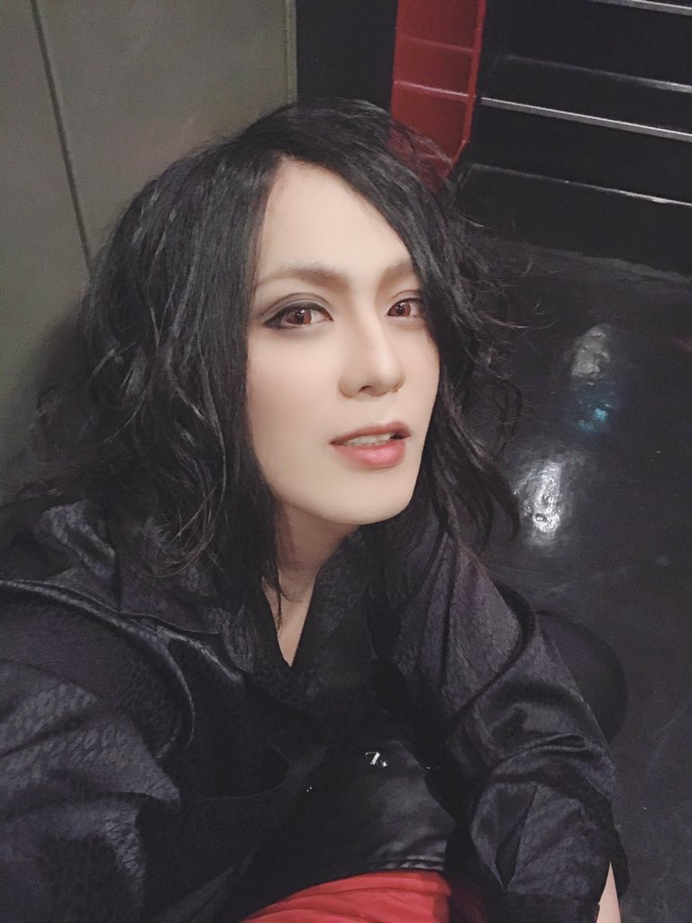 Hayato_GLARD's tweet photo. 久しぶりのライブ楽しかったー🤷‍♀️

見てくれた人達ありがとうございます🙇‍♀️🙇‍♀️

髪の毛伸び過ぎなので早く切りたいです🥺 https://t.co/c74OqbZ33g