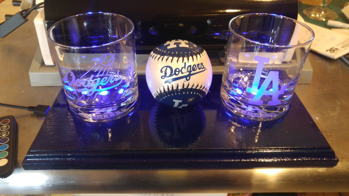 TazDrums's tweet photo. ALL MLB TEAMS AVAILABLE Triple etched baseball team set features a team baseball, two custom designed rocks glasses and LED base that you can $75 INCLUDING SHIPPING!!! Order yours today!!!  VENMO: wnycustomglass and message me your team and address. https://t.co/902Umny90p