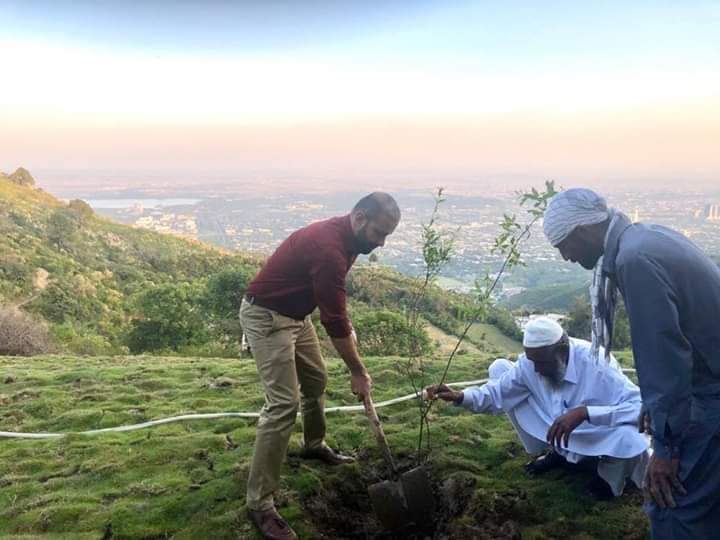 Make_Pak_Green's tweet photo. Thank you for clean and green Islamabad 
@OmerRandhawaPAS 
#GreatADCOmer https://t.co/A42jioRykL