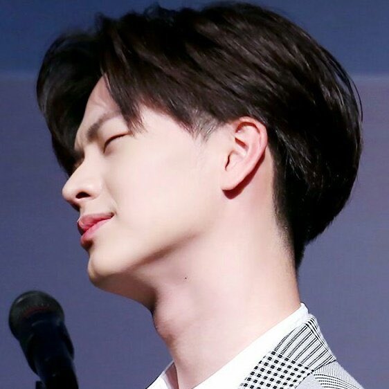 Here's a compilation of Yook Sungjae's cleft chin  #YookSungjae  #육성재  #비투비  #BTOBPhotos are not mine. Credits to the owners.You may reply or add pictures as well.