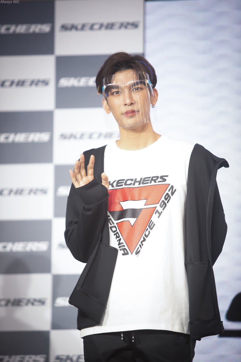 AsAlways_21's tweet photo. ครับ มิว 👋🏻

💖

#MEWxSKECHERS https://t.co/SLGvNfobyP