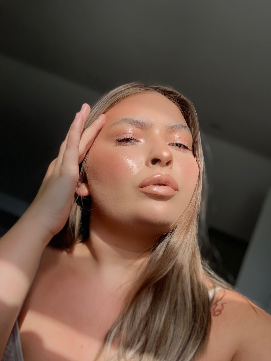 josieburningham's tweet photo. Recent make up vibes go check out my insta: josieburninghammua 🌈🤍 https://t.co/6jCove1wWx