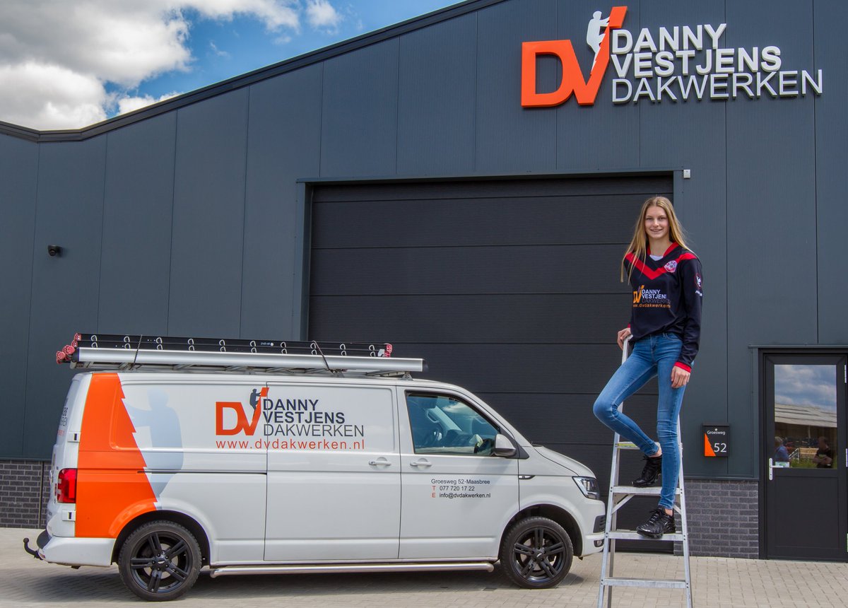 mvc19's tweet photo. Onze toekomst = #klaarvoordetoekomst 

In samenwerking met Danny Vestjens Dakwerken, @SPORT2000NL De Bruijn en @Masita_Sports presenteren wij het nieuwe MVC'19 uitshirt 😍 https://t.co/lZqEN7YS51