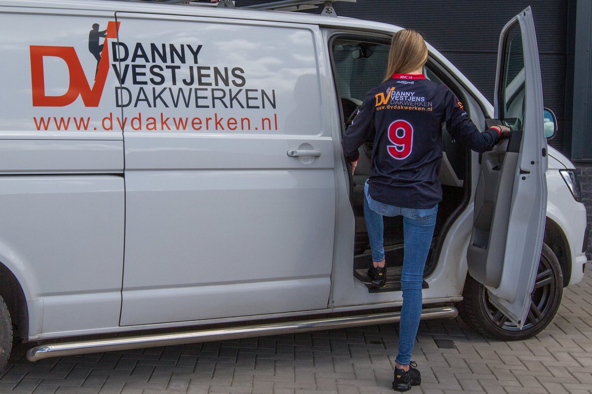 mvc19's tweet photo. Onze toekomst = #klaarvoordetoekomst 

In samenwerking met Danny Vestjens Dakwerken, @SPORT2000NL De Bruijn en @Masita_Sports presenteren wij het nieuwe MVC'19 uitshirt 😍 https://t.co/lZqEN7YS51