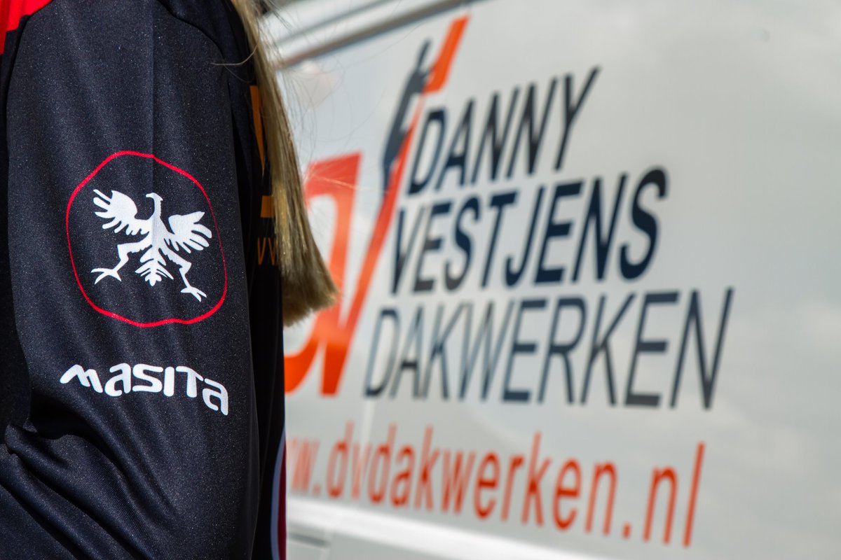 mvc19's tweet photo. Onze toekomst = #klaarvoordetoekomst 

In samenwerking met Danny Vestjens Dakwerken, @SPORT2000NL De Bruijn en @Masita_Sports presenteren wij het nieuwe MVC'19 uitshirt 😍 https://t.co/lZqEN7YS51