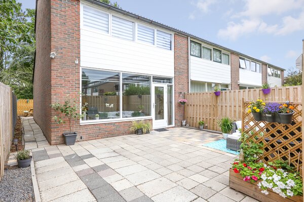 lamberinkfrl's tweet photo. Wil jij mooi #wonen in #Leeuwarden? Deze ruime #hoekwoning aan het #Lenteklokje heeft lekker veel lichtinval, 2 slaapkamers + werk/studeerkamer én een achtertuin op het zuiden! Enthousiast geworden? Bel dan even voor een bezichtiging! > https://t.co/eoTNsCEt7O https://t.co/5FgVjQuPMN