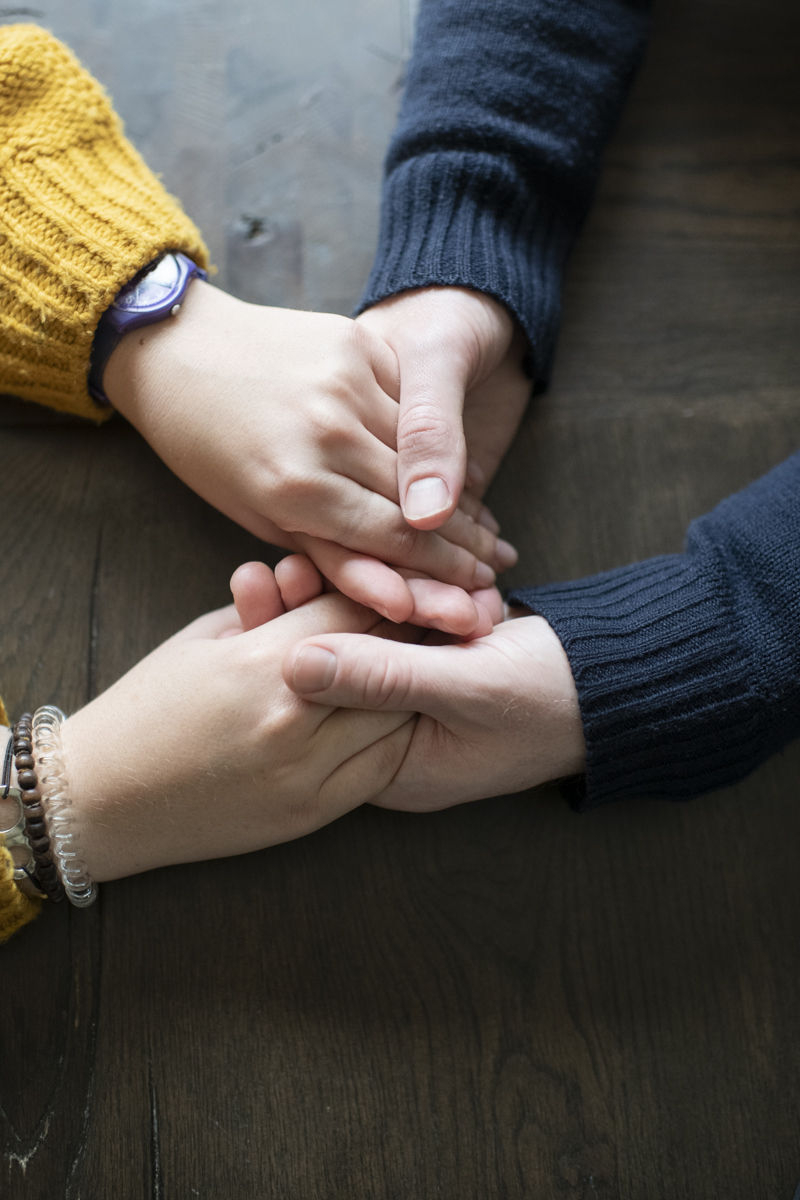 samaritans's tweet photo. It can be worrying when you think someone you know is struggling with suicidal thoughts and you're not sure what to do or how to help. We've put together some tips to help you support someone 💚 https://t.co/lNXnF5KdNT https://t.co/KwjCTXb225