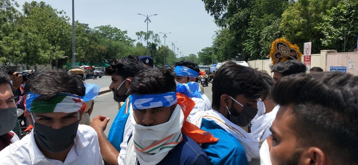 The_jaber_khan's tweet photo. विद्यार्थियों को कब तक गुमराह किया जाएगा
हम हमारा हक़ माँगते हैं साफ़ नहीं किसी से भीख माँगते 
स्पष्ट guidelines दी जाए @Fairoz_JK @gauravtushir09 @nsui @withabhinsui @Ramniwaskukna @ashokgehlot51 @BSBhatiInc @ https://t.co/nKlHv3untF