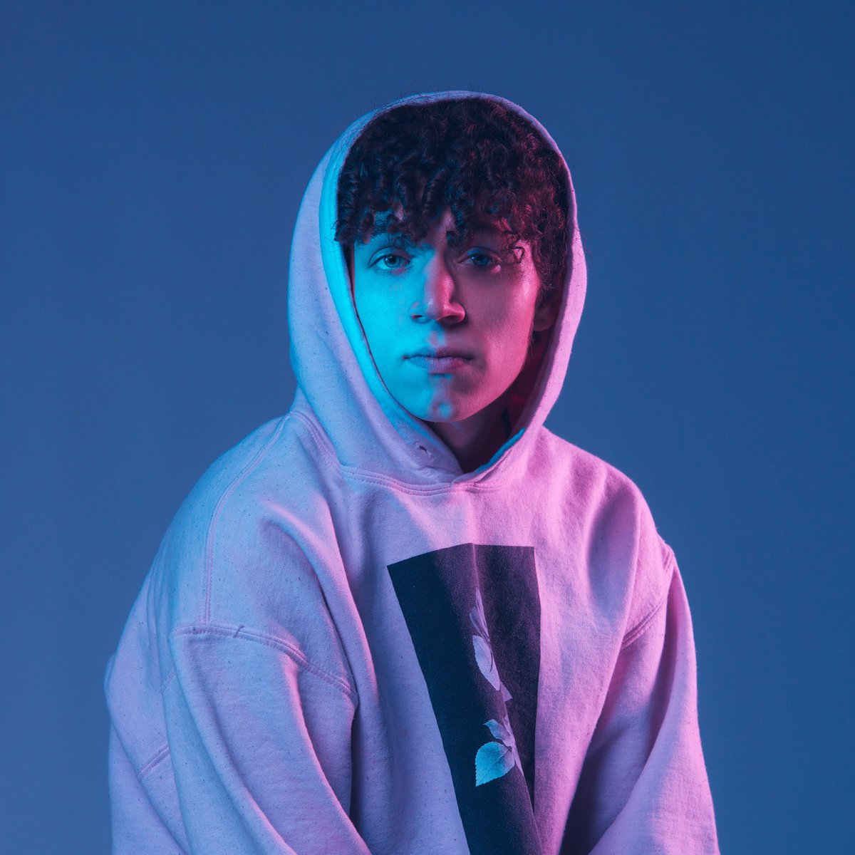 DezzyCall's tweet photo. Catch https://t.co/2W2ZnOfJKC at Fader Fest this weekend 💗 https://t.co/L6PobZ8kro