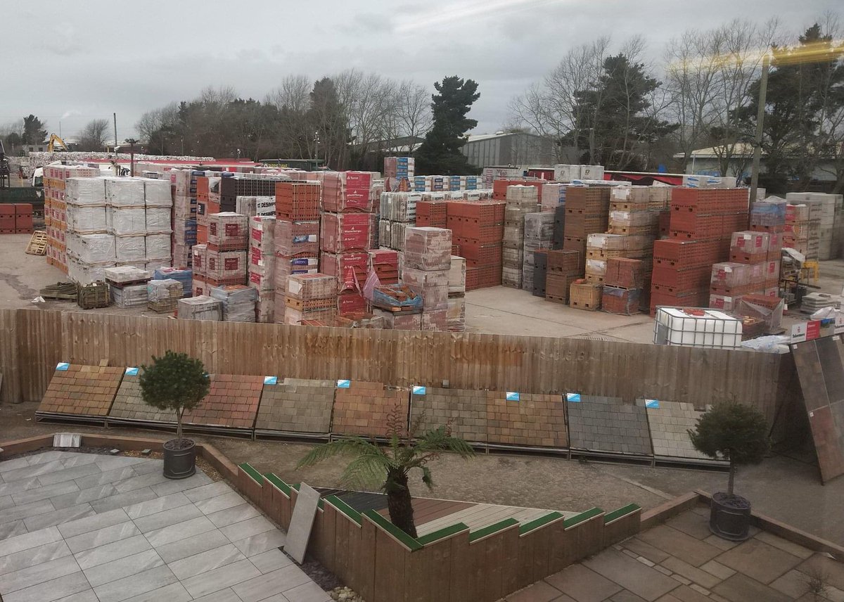 We're open !!!
Gates are finally unlocked and you can now come in as per (almost) normal. We're still observing social distancing and are very well stocked in hand sanitizer, but otherwise feel free to come have a look at the paving displays, brick stock and the shop !