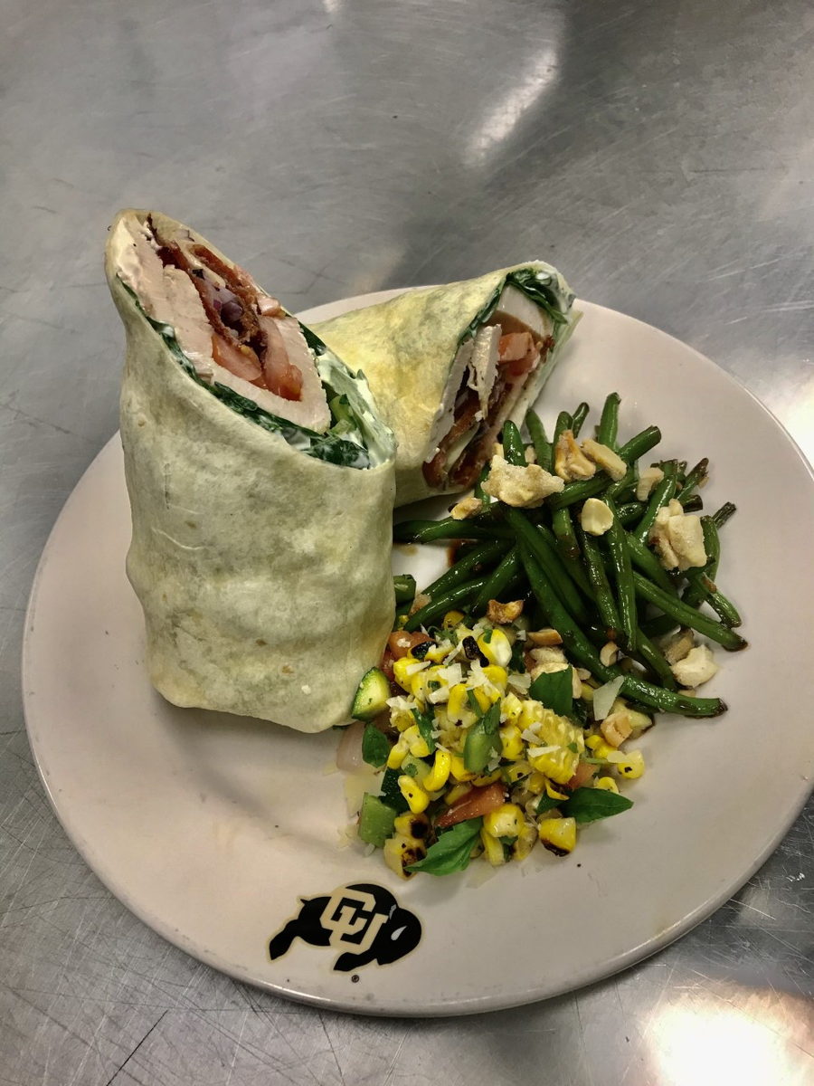 cubuffspnd's tweet photo. ‼️New Menu Item Alert‼️
(T)BLT with turkey or tofu
Grilled Summer Corn Salad
Sauteed Green Beans
Eat up buffs! #performancestartswithfood https://t.co/hZjrRxqQXY