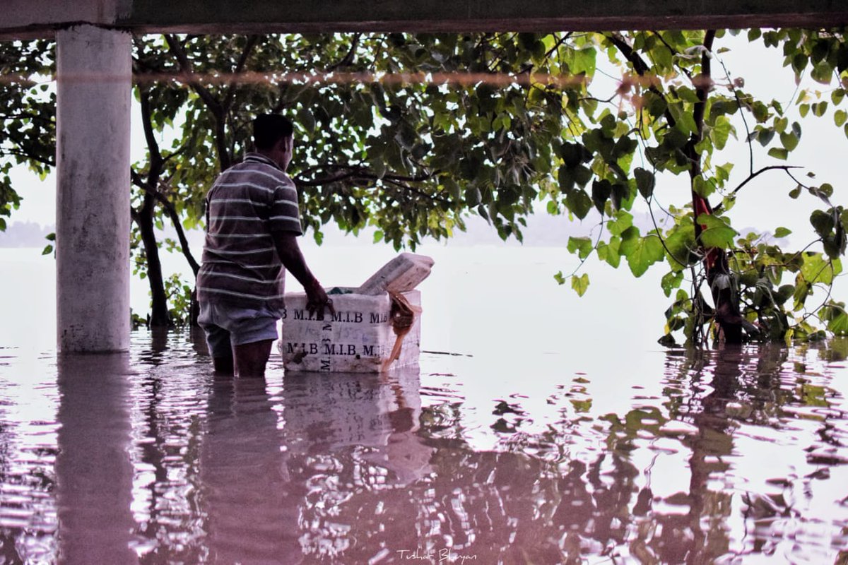 Anindit70099325's tweet photo. Nearly 36 lakhs people in 27 districts of #Assam is affected by flood. More than 80 people died. Bt Who cares? Whenever Assam suffers only Assam suffers. Shame on national media @ZeeNews @republictv
#PrayForAssam We are also Indians. #AssamNeedsHelp
Assam is weeping. https://t.co/XgrgnyMxzd