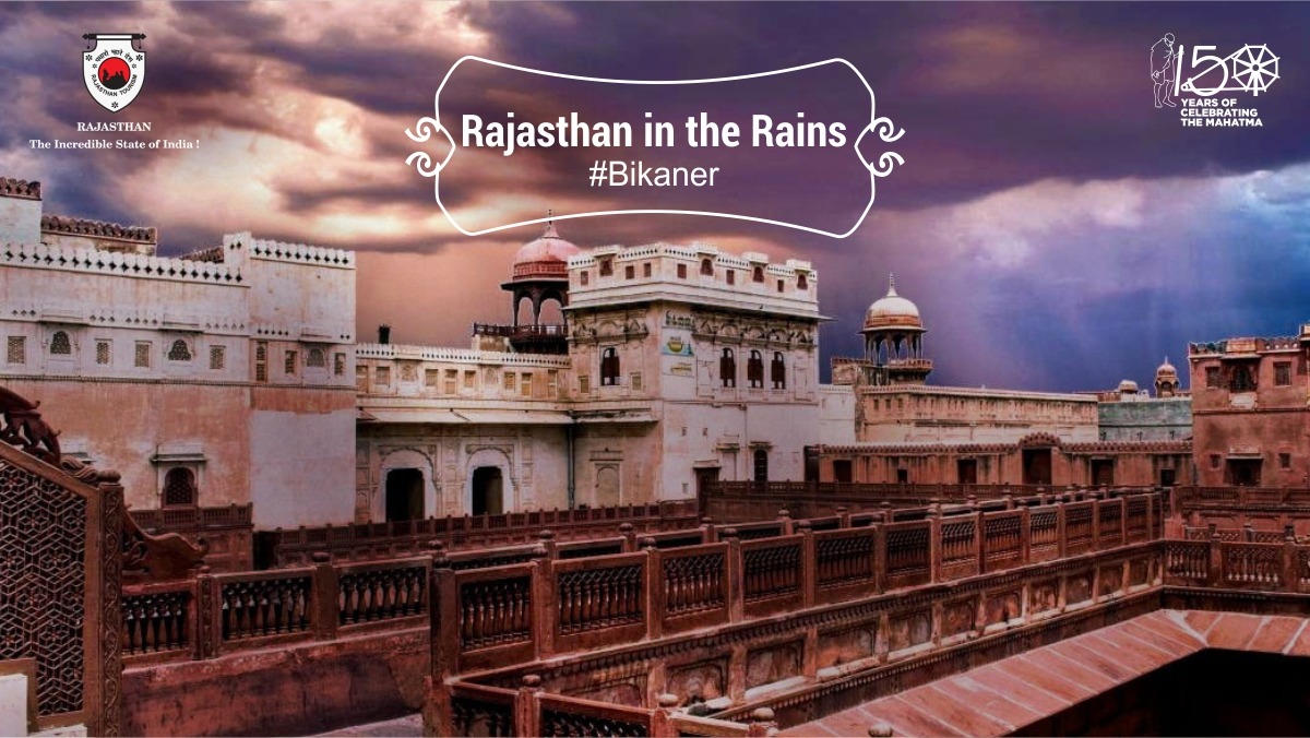 my_rajasthan's tweet photo. Bikaner becomes breathtaking when it rains. Seems like the Junagarh Fort lends to and borrows from the colour of the overcast skies during monsoon. Have you ever captured an image so vivid?

#Explore #Bikaner #Rajasthan #Monsoon https://t.co/O1CugZ62xC