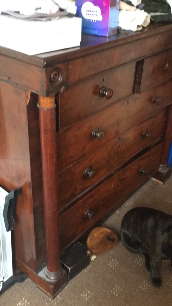 PlattnumT's tweet photo. #antique #chestofdrawers #newham #forestgate #collect .moving house if you can collect and are interested I. This item pls inbox me collection has to be by Saturday or Sunday latest . A really nice piece and you will need a #van https://t.co/xz3rIMom10