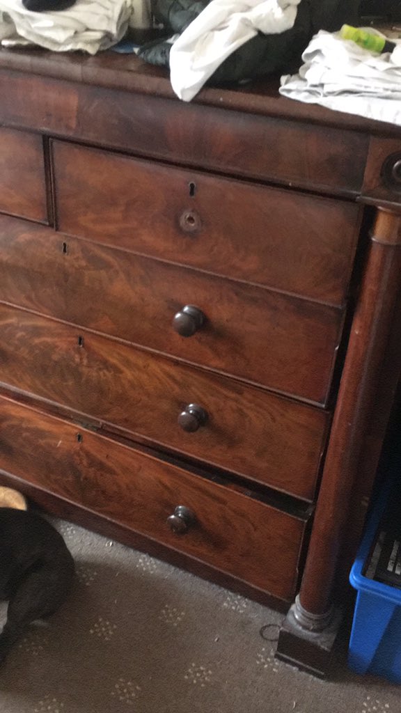 PlattnumT's tweet photo. #antique #chestofdrawers #newham #forestgate #collect .moving house if you can collect and are interested I. This item pls inbox me collection has to be by Saturday or Sunday latest . A really nice piece and you will need a #van https://t.co/xz3rIMom10