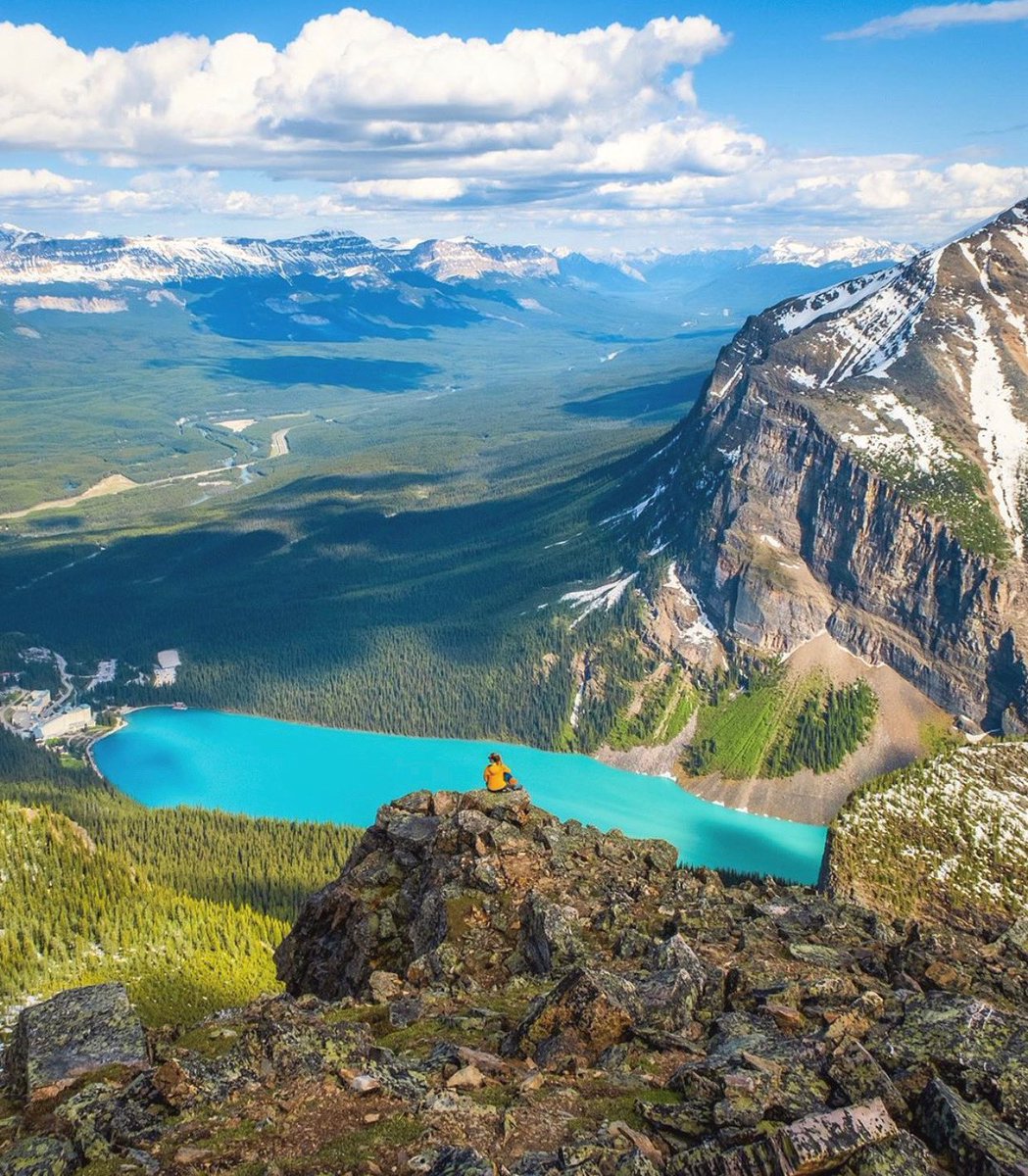 Our backyard is home to so many incredible trails and peaks. Do you have a favourite hike in #LakeLouise? ⁣ bit.ly/adventure-pass…
⁣
#AdventureHere ⁣
⁣
📷: <a href="/TheWorldPursuit/">Natasha and Cameron</a>