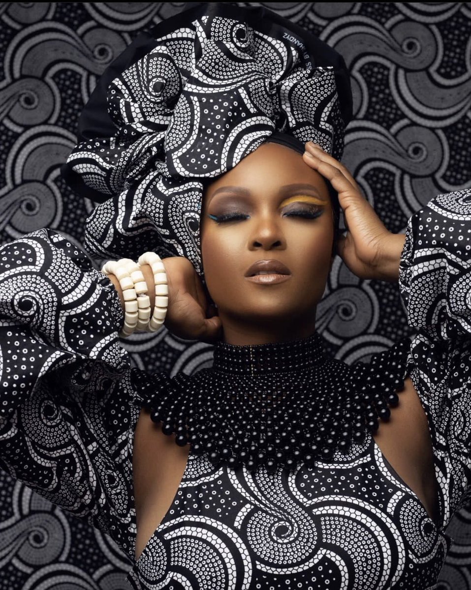 StyleemixC's tweet photo. The beauty jumped right out😍😍

We can’t get over  @officialosas ‘s beauty in this creative shoot by @emmanueloyeleke &amp;⠀⠀⠀⠀⠀⠀⠀⠀⠀
@rebeccanwose for @eopstudios⠀⠀⠀⠀⠀⠀⠀⠀⠀
⠀⠀⠀⠀⠀⠀⠀⠀
#styleemix #fashion #style #thecreativecollective https://t.co/v4zQiTivV2