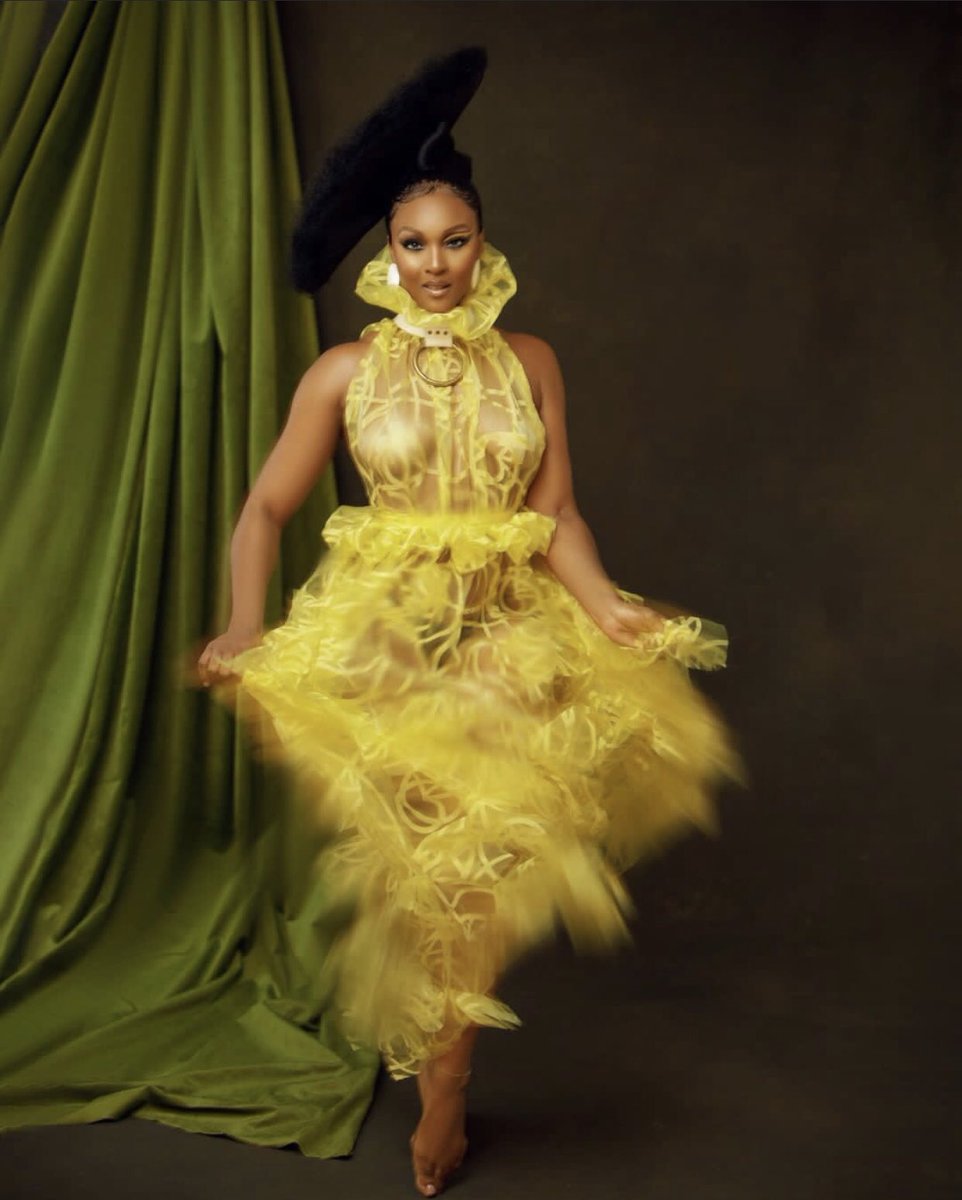 StyleemixC's tweet photo. The beauty jumped right out😍😍

We can’t get over  @officialosas ‘s beauty in this creative shoot by @emmanueloyeleke &amp;⠀⠀⠀⠀⠀⠀⠀⠀⠀
@rebeccanwose for @eopstudios⠀⠀⠀⠀⠀⠀⠀⠀⠀
⠀⠀⠀⠀⠀⠀⠀⠀
#styleemix #fashion #style #thecreativecollective https://t.co/v4zQiTivV2