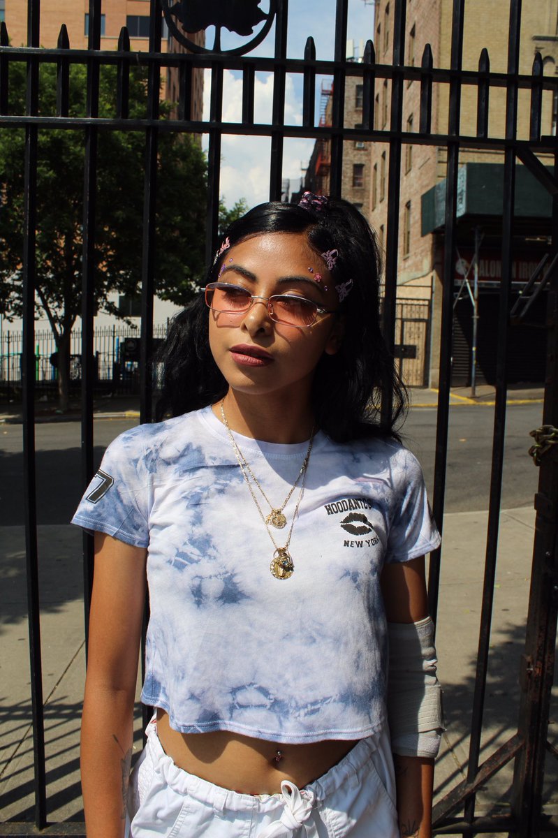 Hoodantics1's tweet photo. @h0lymel shredding in the hood crop top https://t.co/Umt4ZPXBfK
