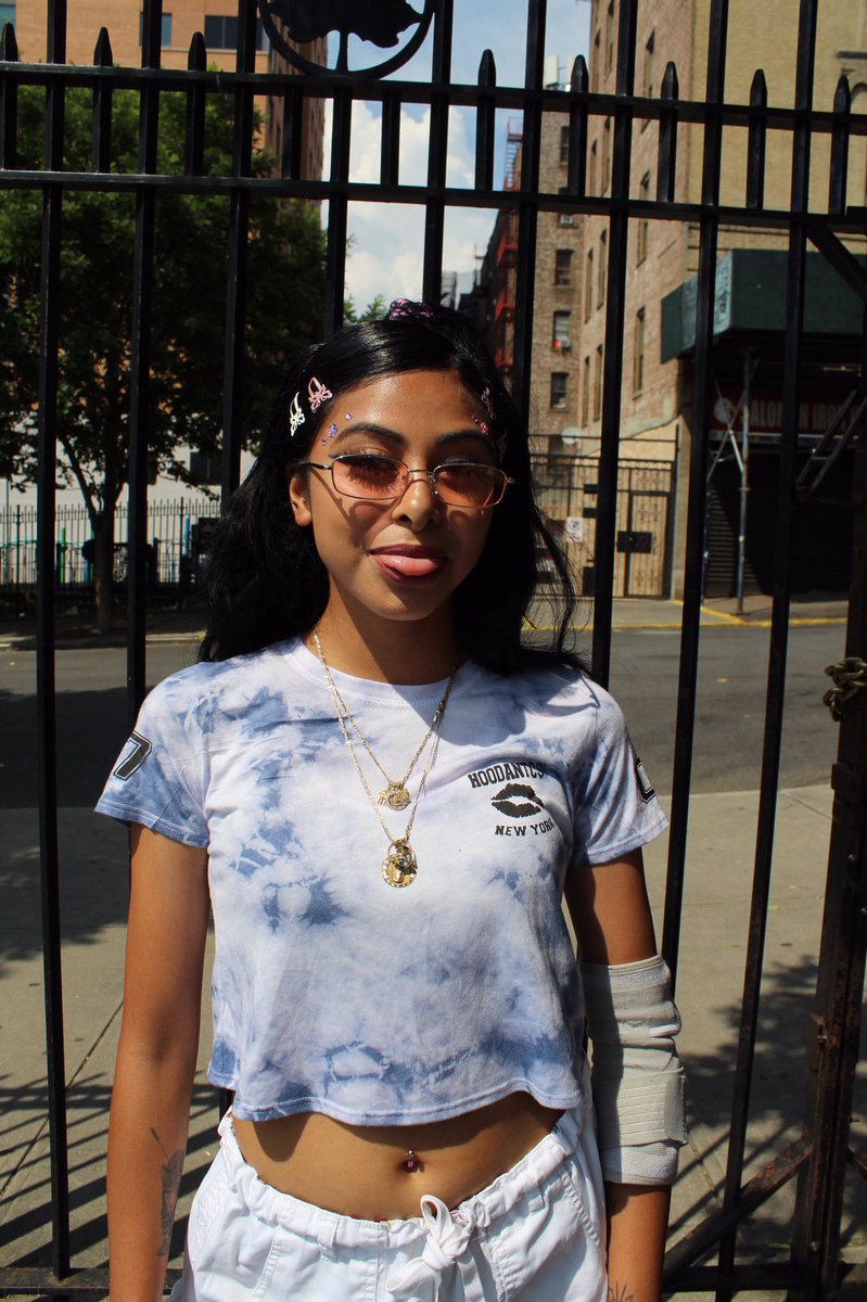 Hoodantics1's tweet photo. @h0lymel shredding in the hood crop top https://t.co/Umt4ZPXBfK