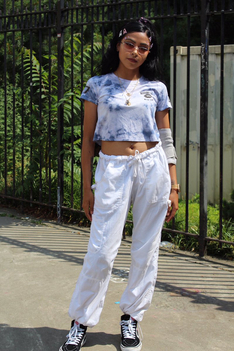 Hoodantics1's tweet photo. @h0lymel shredding in the hood crop top https://t.co/Umt4ZPXBfK