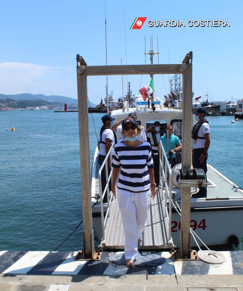Visita del Prefetto di #LaSpezia, dott.ssa Maria Luisa Inversini alla #GuardiaCostiera e al golfo a bordo della #CP2094 . Parole di vivo apprezzamento per un equipaggio che sente già Suo, nel quale riconosce non solo professionalità e impegno, ma anche amore per il lavoro svolto.