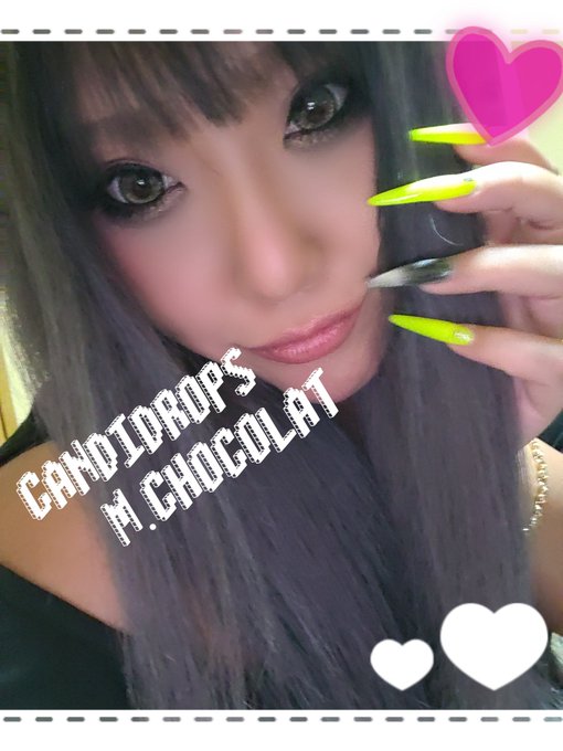 今日は休みで美容院行ってきました！ ブリーチもしたので ダブルカラー久しぶりー！ アッシュシルバー系のカラーです♡ トリートメントもしたけど、、、  めっちゃ地毛が傷みました。笑 ケアをしっかりしたいと思います笑  でも気に入ってるー♡