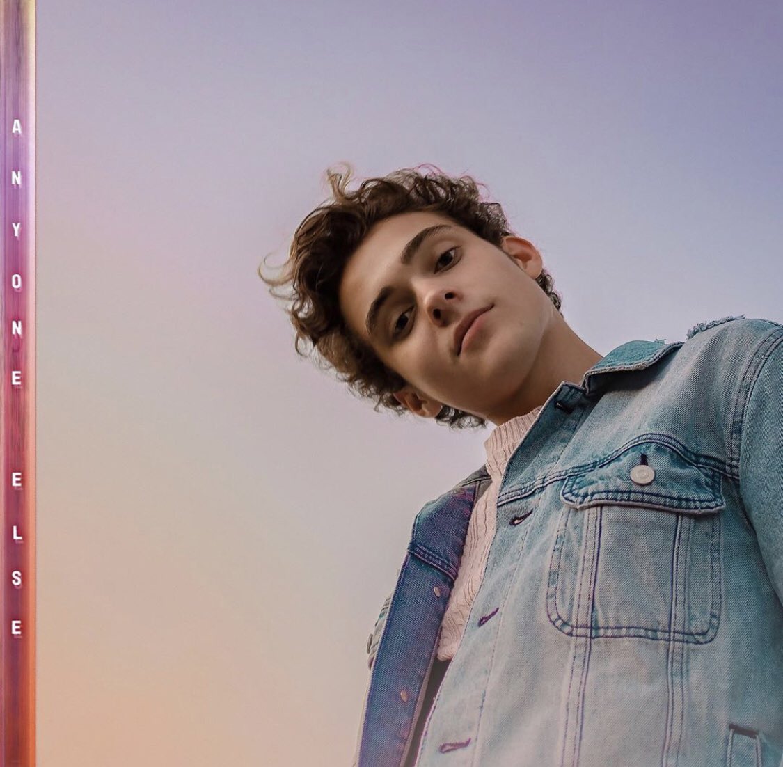 hsmtmtsupdate's tweet photo. 📷NEW| “Anyone Else” by @joshuatbassett premieres on youtube in 10 minutes

Watch it here: https://t.co/wWzQq9NRM4 https://t.co/3KGwmJkhTb