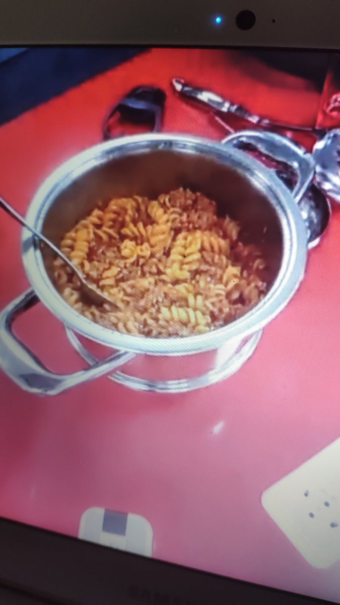 kidsanchic's tweet photo. El Navigenio , "placa" si se pone encima de la olla , gratina !!
En 40 segundos 😋
Esto es lo mejor para el #batchcooking 💪💪
Gracias @amcespana por pensar en las familias numerosas 👏👏
#recetasAMC #ComerMejorVivirMejor #AMCEspaña @Saboresfera @madresfera https://t.co/LGOUO2G9up