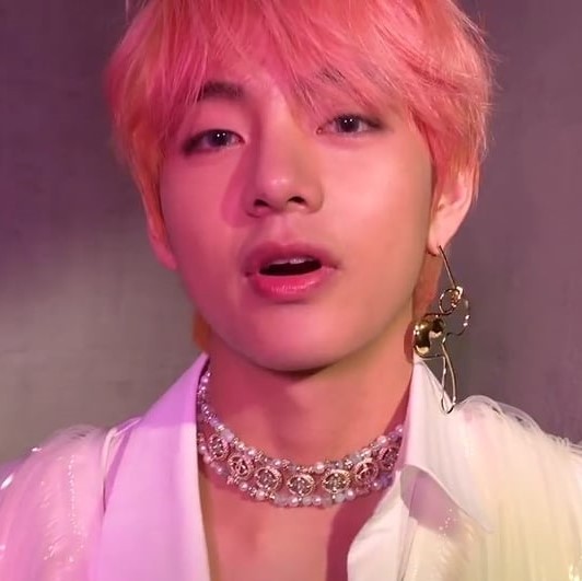 taehyung with pink hair a thread: cause i miss him 