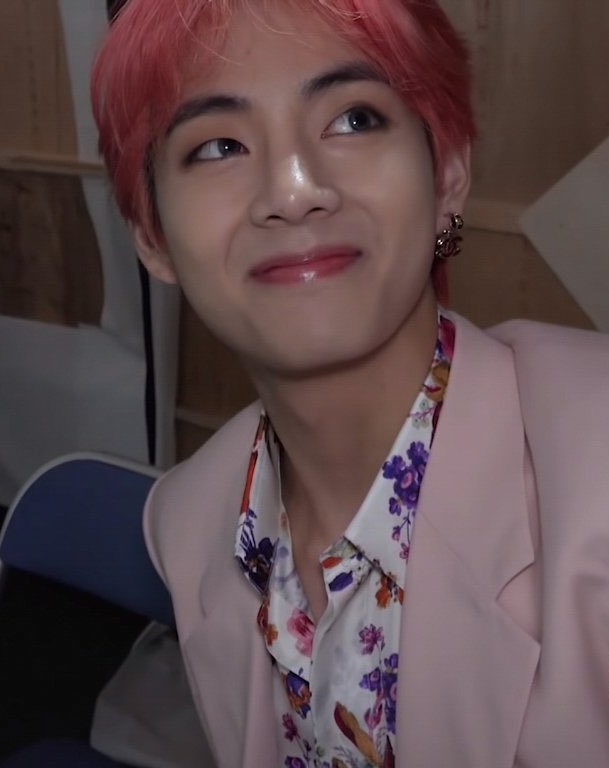 taehyung with pink hair a thread: cause i miss him 