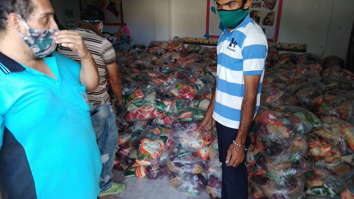 ClapLlanito's tweet photo. Gracias a las políticas sociales de nuestro gobierno el dia 14-07-2020 fueron beneficiadas 453 familias pertenecientes a nuestro CLAP Llanito Libertador Sector Escuela. Gracias @FreddyBernal @LuisCastro10D por el trabajo realizado y a todos los líderes de cuadra @PSUVcapacho https://t.co/XNateUVAwx
