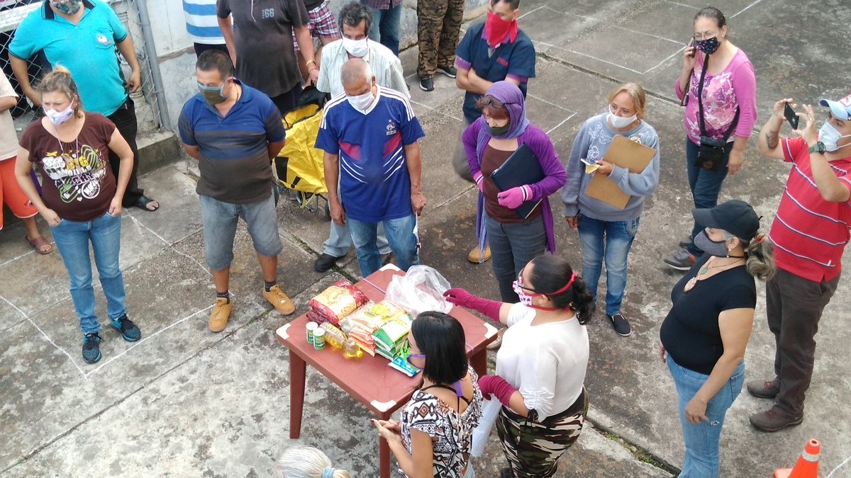 ClapLlanito's tweet photo. Gracias a las políticas sociales de nuestro gobierno el dia 14-07-2020 fueron beneficiadas 453 familias pertenecientes a nuestro CLAP Llanito Libertador Sector Escuela. Gracias @FreddyBernal @LuisCastro10D por el trabajo realizado y a todos los líderes de cuadra @PSUVcapacho https://t.co/XNateUVAwx