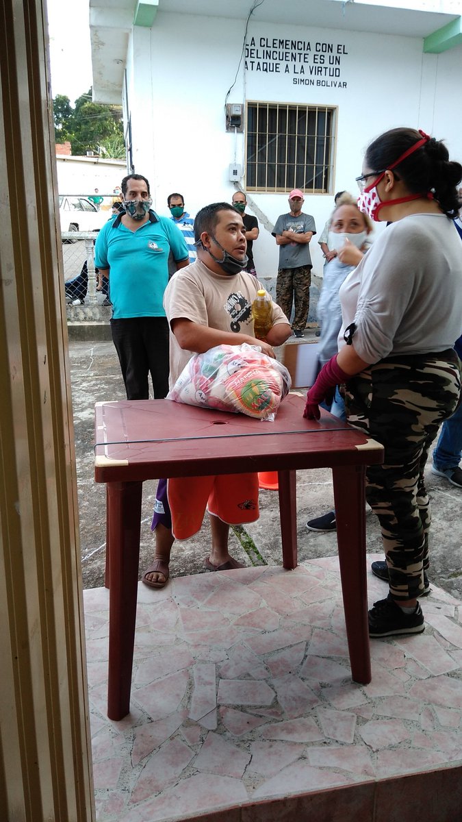 ClapLlanito's tweet photo. Gracias a las políticas sociales de nuestro gobierno el dia 14-07-2020 fueron beneficiadas 453 familias pertenecientes a nuestro CLAP Llanito Libertador Sector Escuela. Gracias @FreddyBernal @LuisCastro10D por el trabajo realizado y a todos los líderes de cuadra @PSUVcapacho https://t.co/XNateUVAwx