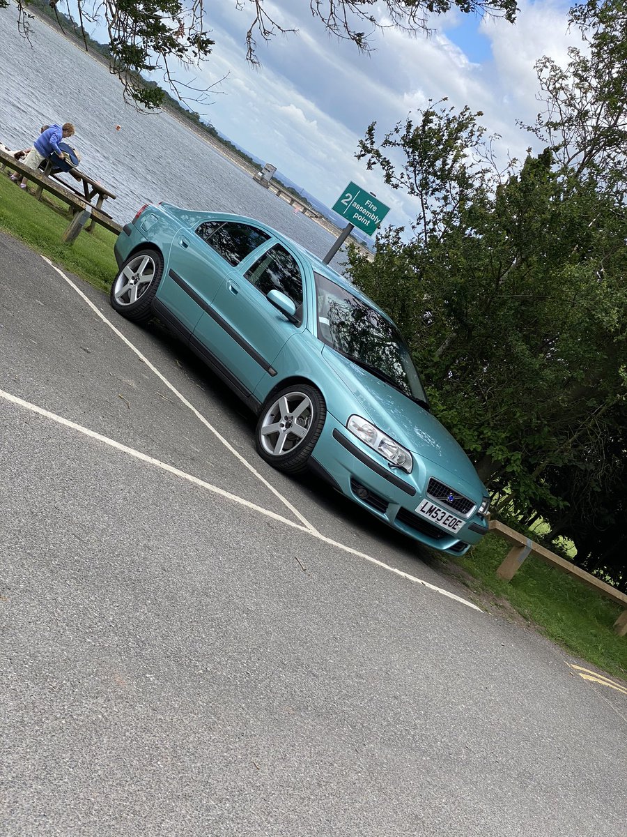 simonhpirie's tweet photo. Car park spot S60R ohhhh #volvo #nicecolour https://t.co/iCQA54Ij3m