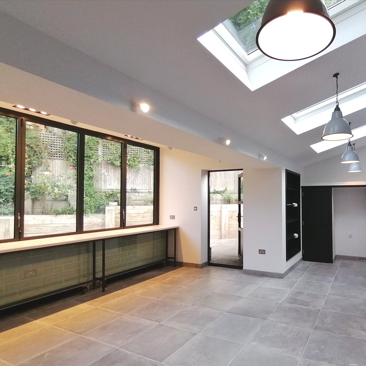 ODCTrading's tweet photo. Using bifolds as windows rather than doors frees up space for other functions, such as this lovely long breakfast bar in a kitchen extension in Clapham. A great spot for working from home π
#renovation #kitchenproject #architect #londonarchitect #bifolds #ukarchitect #wfh2020 https://t.co/PYCsi53ncc