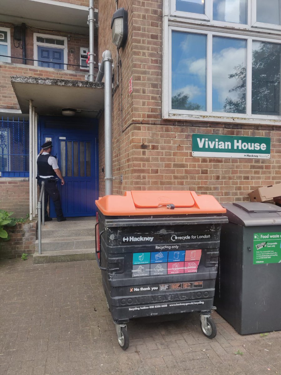 MPSWoodberryDwn's tweet photo. #Patrols patrols patrols...And a decent amount of admin for a number of ongoing #CaseFiles the team are working on (including #Theft #Drugs and #DrugDealing).  We also visited #SkylineApartments in response to #Bike Thefts and #PCSOZaka detained a female for a #Drugs search. https://t.co/KLASzMjedV