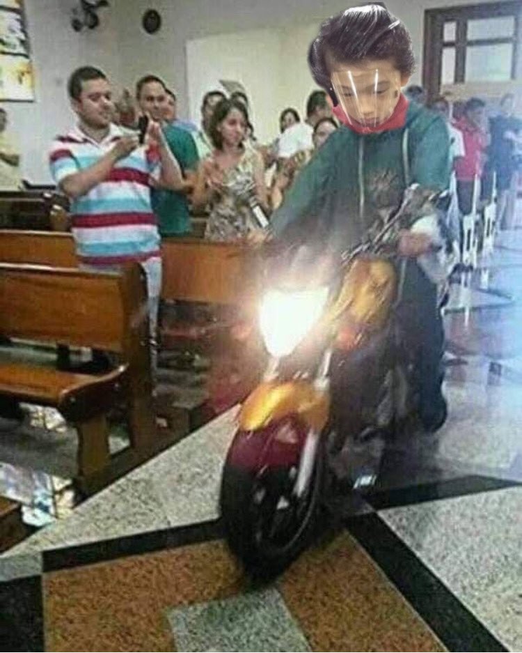faclubesquad's tweet photo. jisurf pastor entrando na missa https://t.co/W89lYRNiph