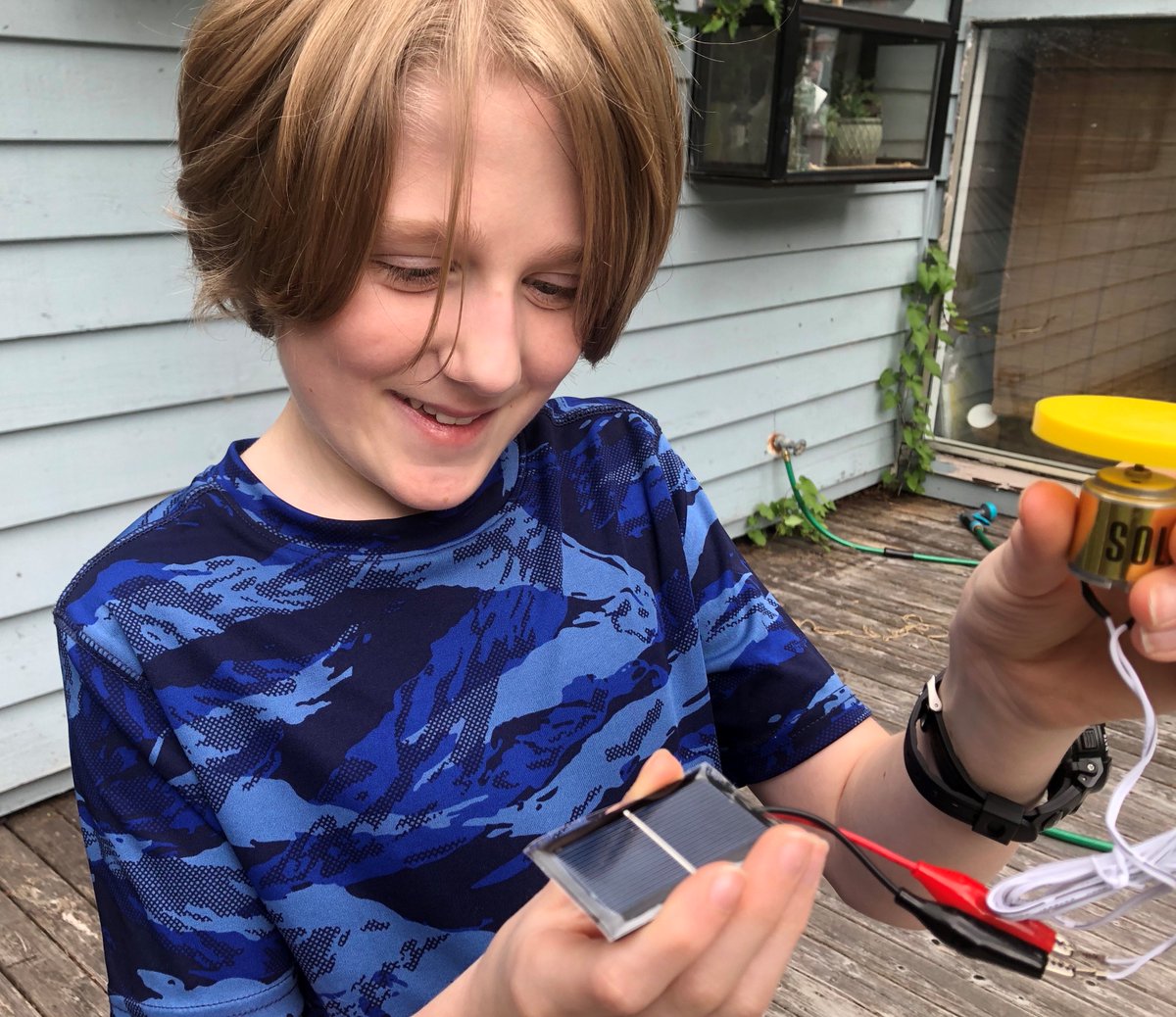 SnoPUD's tweet photo. Solar science fun! #TeamPUD education staff piloted some solar science kits earlier this summer. It’s exciting to see kids engaging in #STEM activities &amp; learning more about renewable energy! Stay tuned as we’re brainstorming on ways to possibly offer more kits later this year. https://t.co/PJmpNwZXKJ