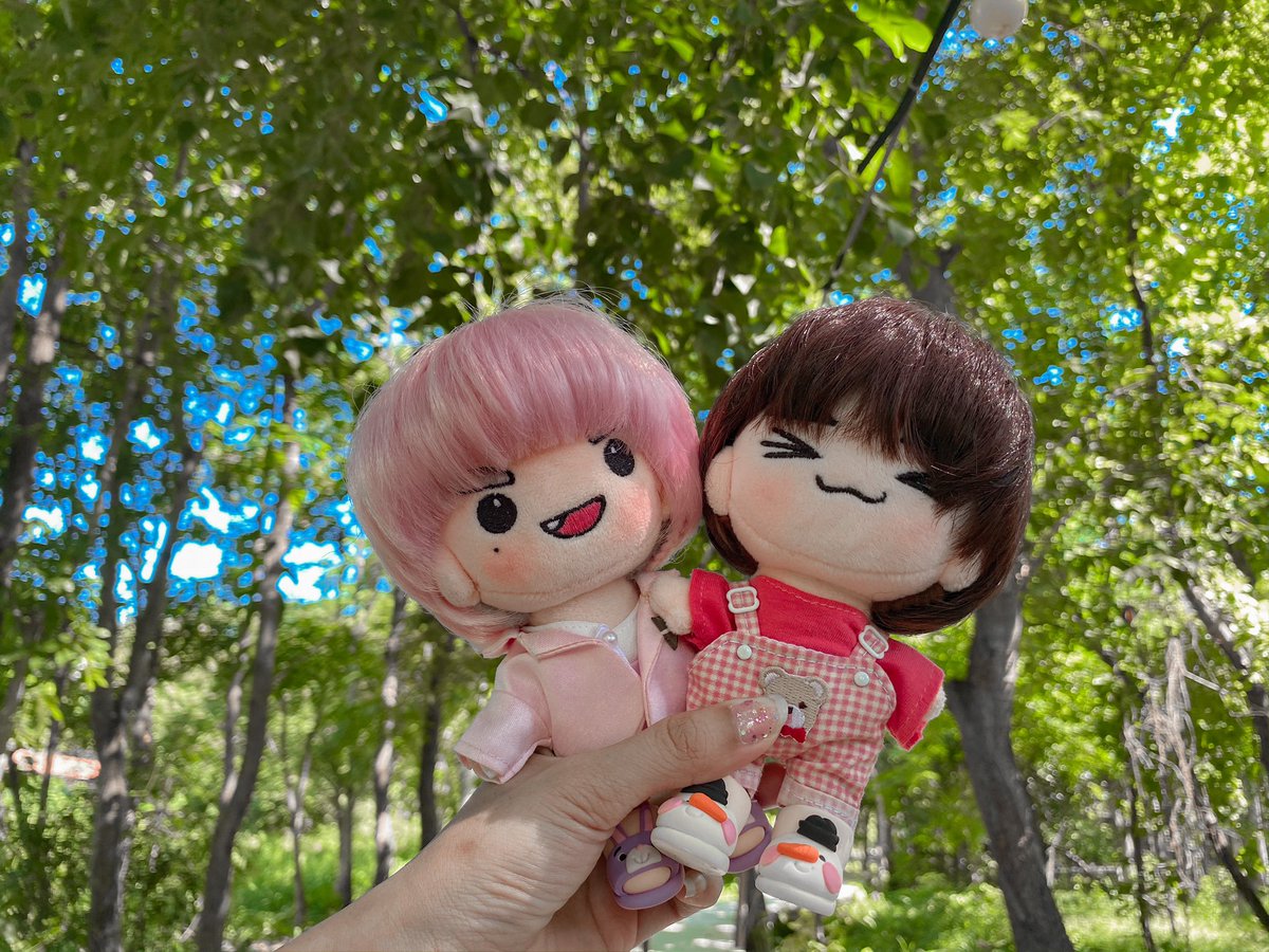 ppnchayanit's tweet photo. 🍑 : กะเดิมตามมาฮะคูมแม่ 
⛅️ : เปนคูมไกด์หั้ยวัมนึมมม เน้ดโกวว 🕺🏼🕺🏼
👱🏻‍♀️ : 😂😂

#เบบี้บอม
#เล่นกับชัคกี้
#แก๊งแสบสุดซอยย https://t.co/x6wavv2HUA