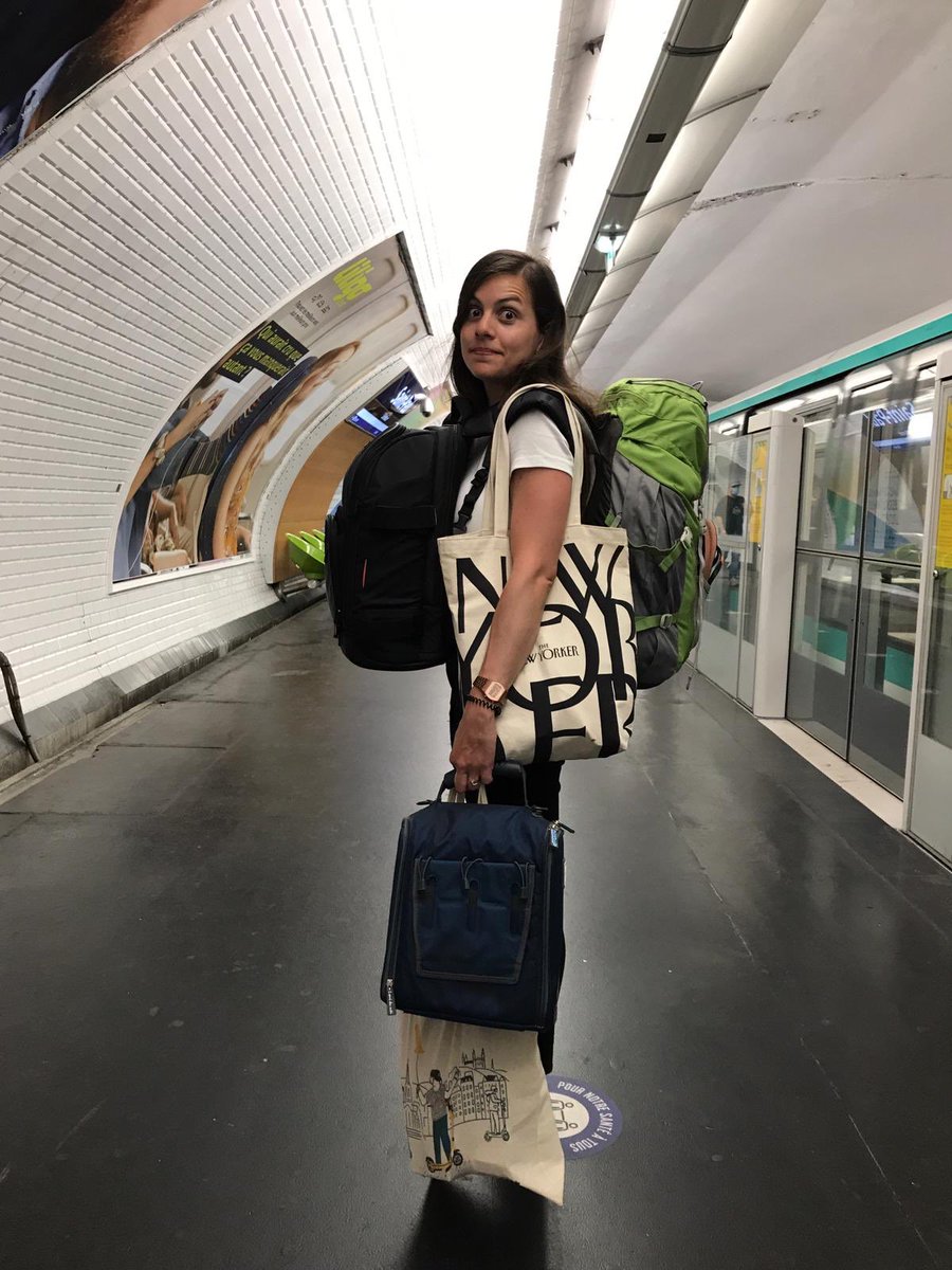 Todos tenemos un amigo que no sabe viajar ligero.
Y si tú no lo tienes, es que eres tú.
<a href="/lavecinarubia/">La Vecina Rubia</a> 
#guilty