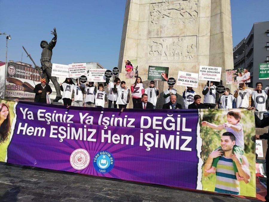 2017 Temmuz'da atanan ancak güvenlik soruşturması nedeniyle göreve geç başlayan öğretmenlerimizin Ağustos ayında yapılacak olan özür grubu yer değiştirmelerde başvuruları alınmalıdır. Kendi ellerinde olmayan nedenlerden dolayı mağdur edilmemelidir.<a href="/ziyaselcuk/">Ziya Selçuk</a> <a href="/tcmeb/">Millî Eğitim Bakanlığı</a>