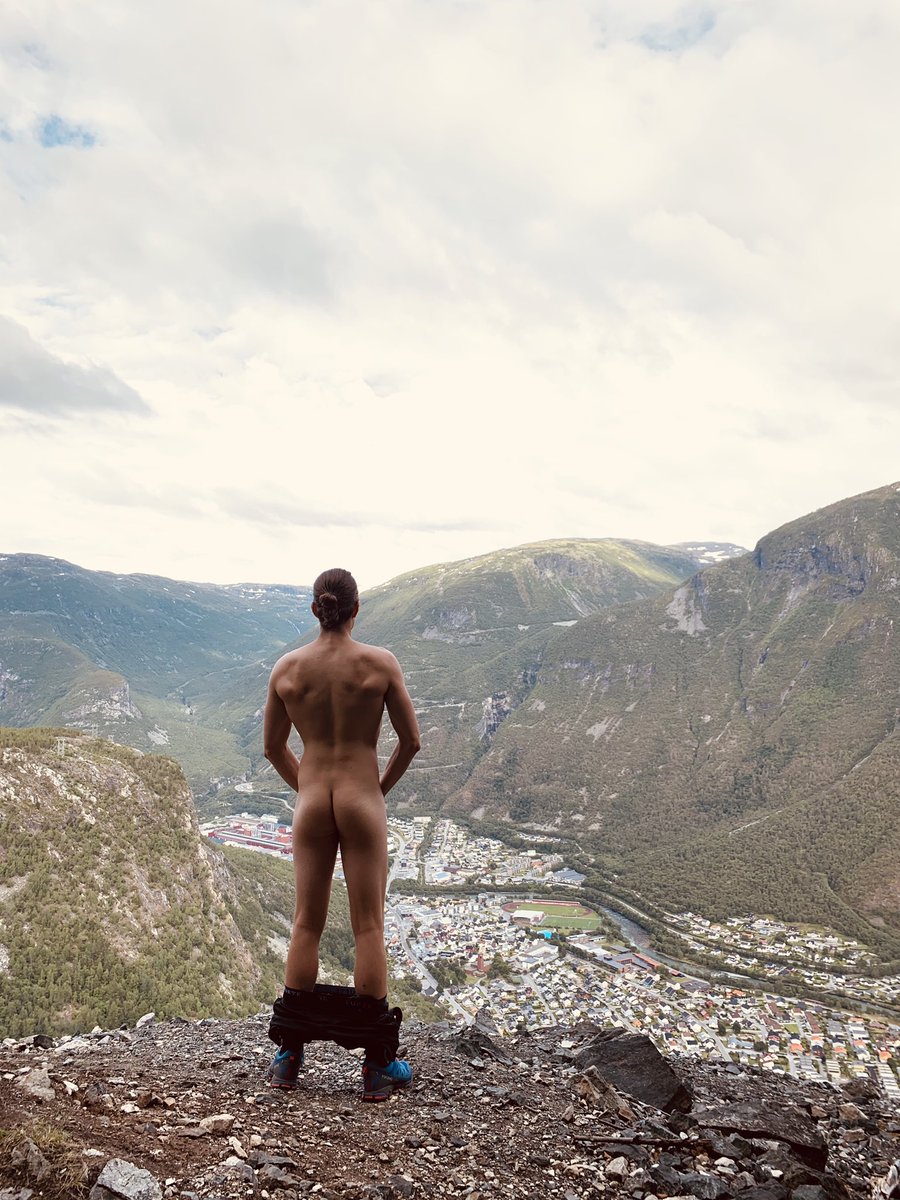 johnnyboaih's tweet photo. Visit Norway! Land of mountains and fjords! #mountains #fjords #utno #vacay #NaturePhotography #naturelover #viewfromthetop #nakedhike #nudehike #nudist #naturistlife #malebutt #gaybutt #Breathtaking #nakingofnorway #naking #Norway #รฅrdal @visitnorway https://t.co/CWKDBaO90h