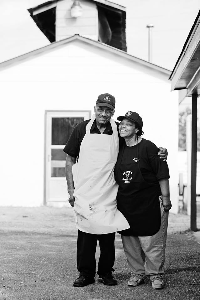 itsmygift's tweet photo. My favorite #blackowned restaurant serves BBQ so good that you don't want to swallow and knows southern hospitality @discover #GradysBBQNC #EatifForward #Sweepstakes  https://t.co/22eDRHLjHi https://t.co/QeqDKkxB4M